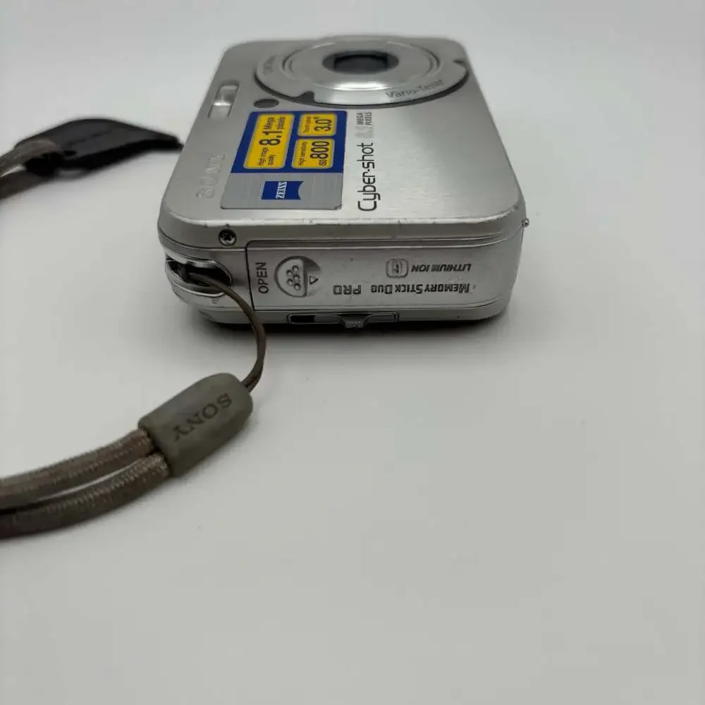 Sony Cyber-shot DSC-N1 8.1MP Digital Camera - Untested & No Battery